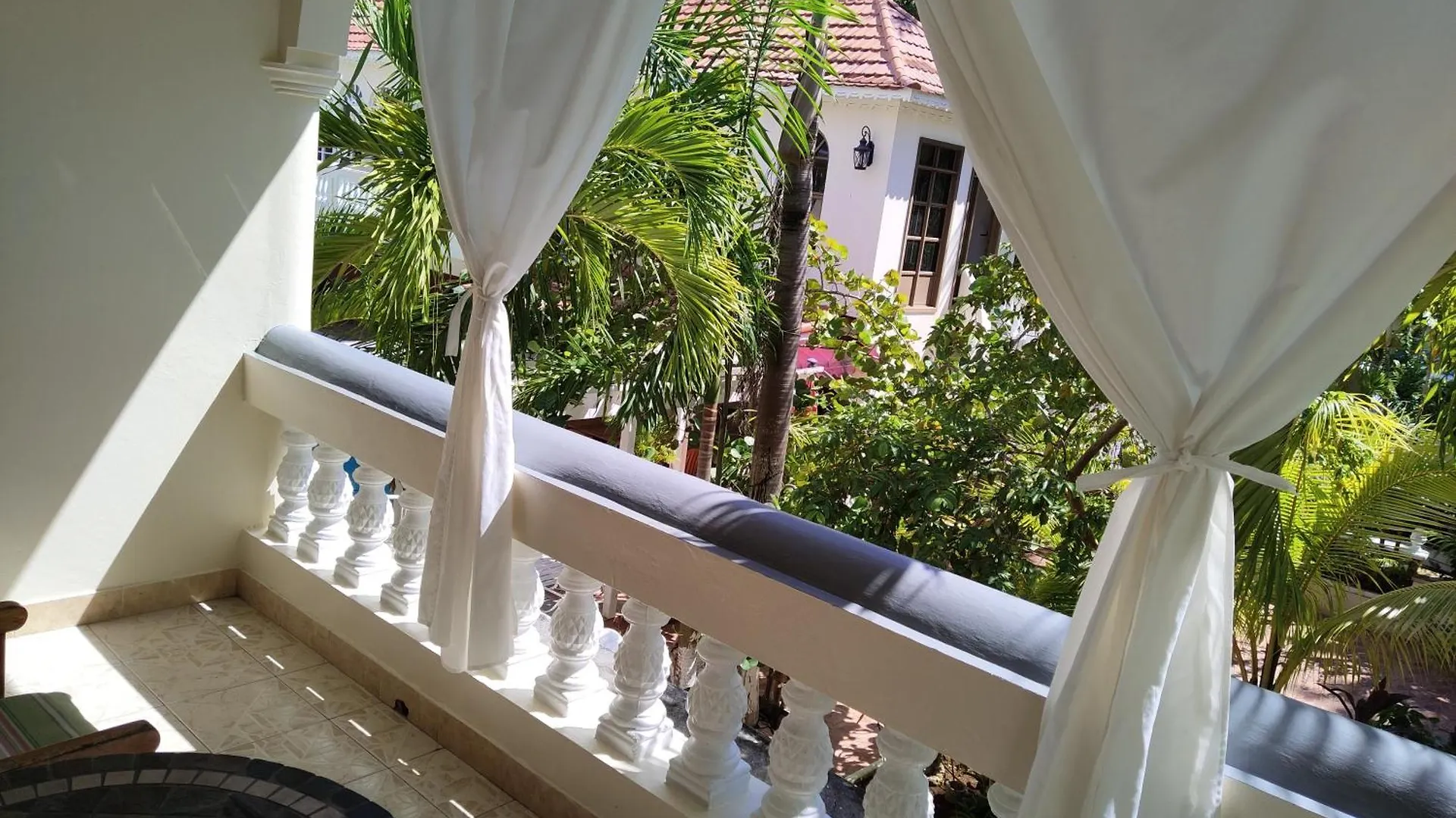 Rayon Hotel Negril
