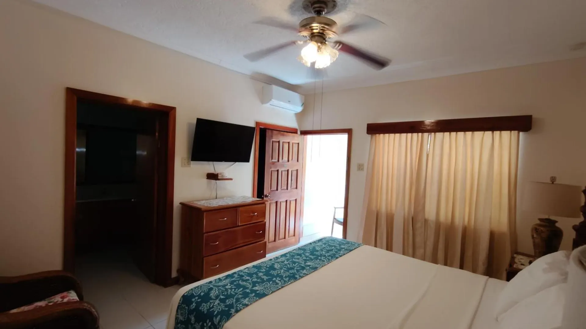 ****  Rayon Hotel Negril Jamaica