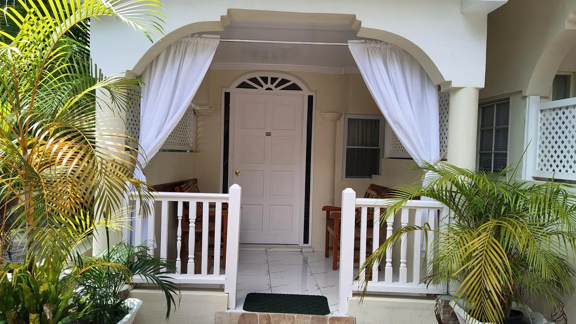 Rayon Hotel Negril 4*,